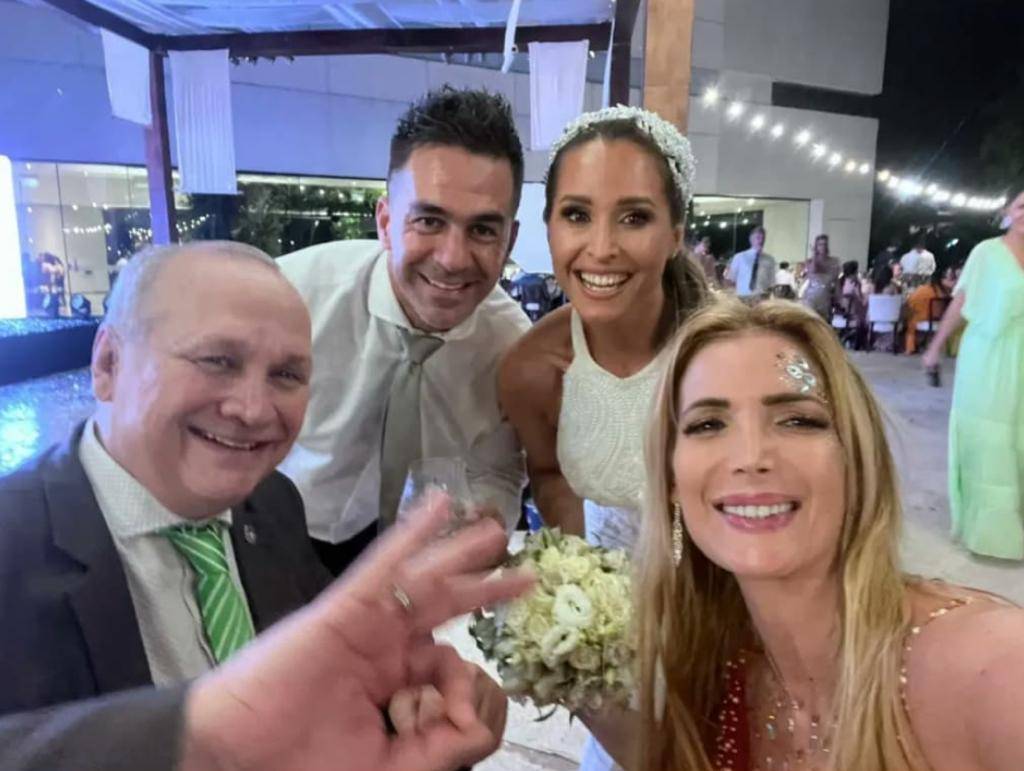 Con sus amigos Mario Ferreira y Elena Caballero.