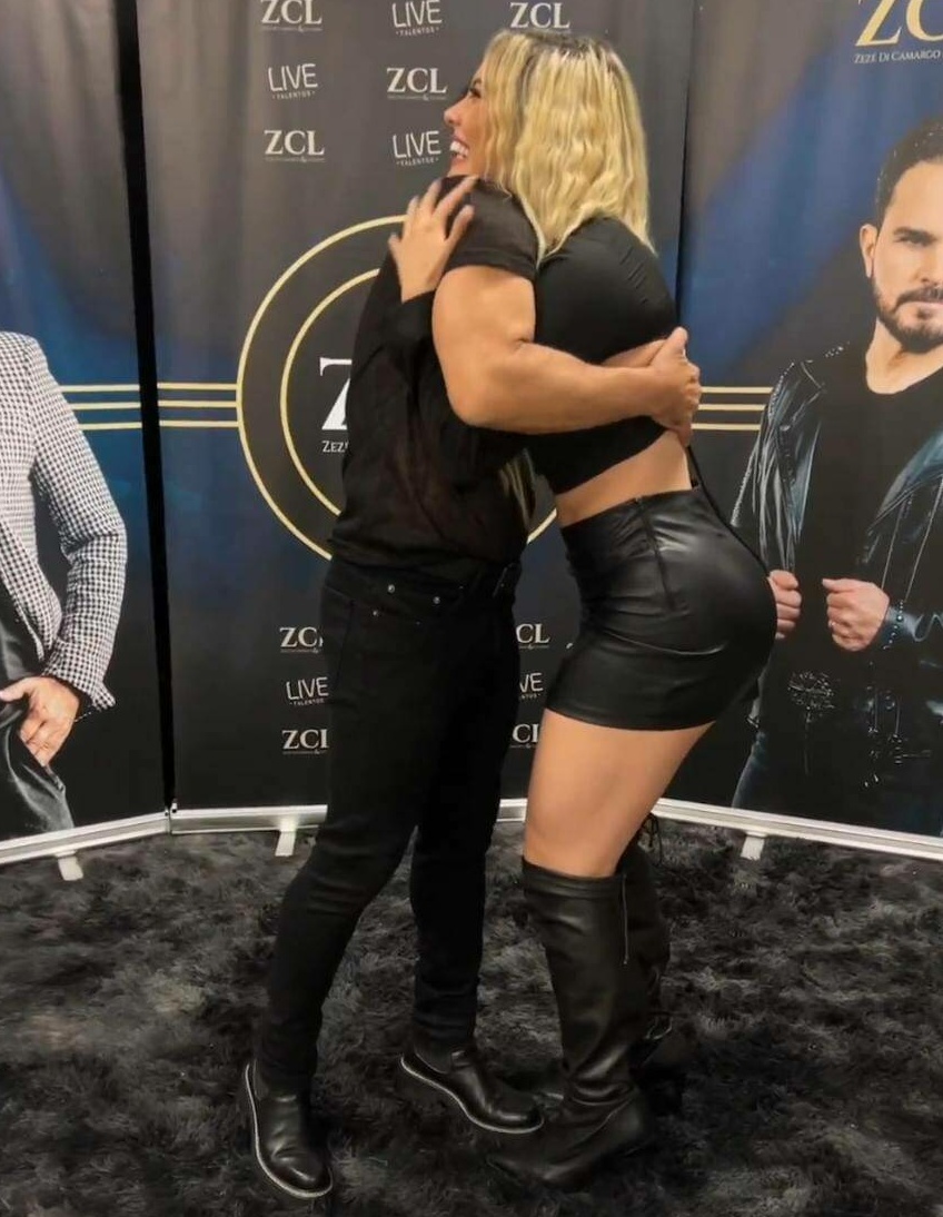 Keberlin recibiendo el abrazo de su ídolo. (Foto: @keberlinvoronetz)