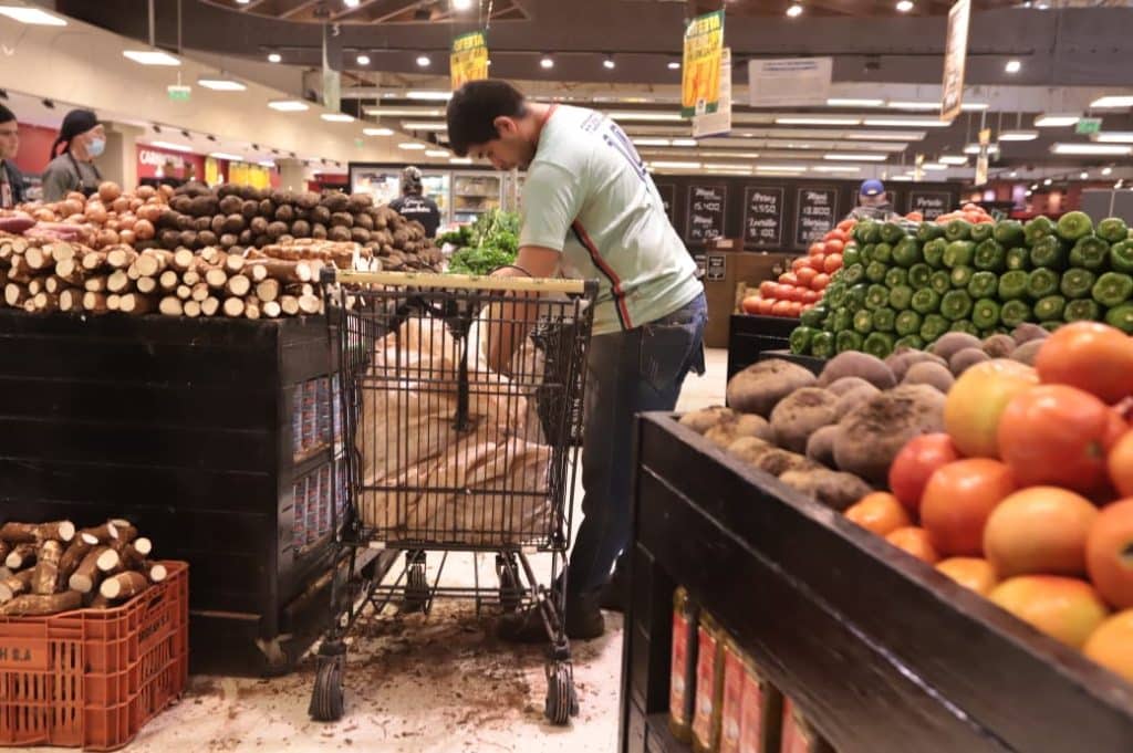 El reclamo se basa en lasuba sostenida del costo de vida, especialmente en productos alimenticios, que afecta de forma directa a los trabajadores del país. Según estimaciones sindicales, los precios de los alimentosaumentaron al menos 38%en los últimos años, deteriorando gravemente el poder adquisitivo de los salarios.