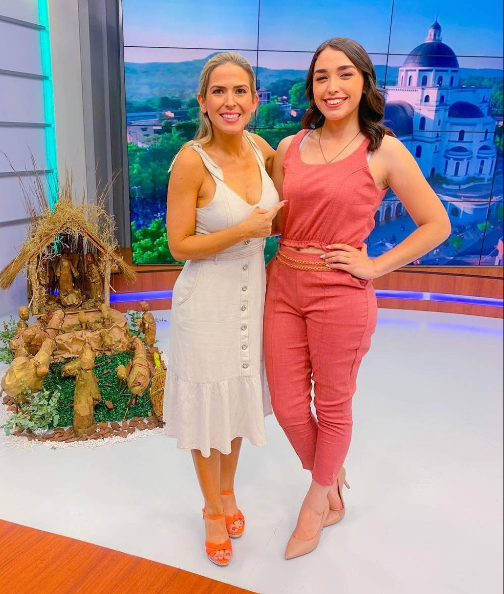 La periodista junto a Paola Maltese, conductora del programa. (FOTO: @ferchamorroh)