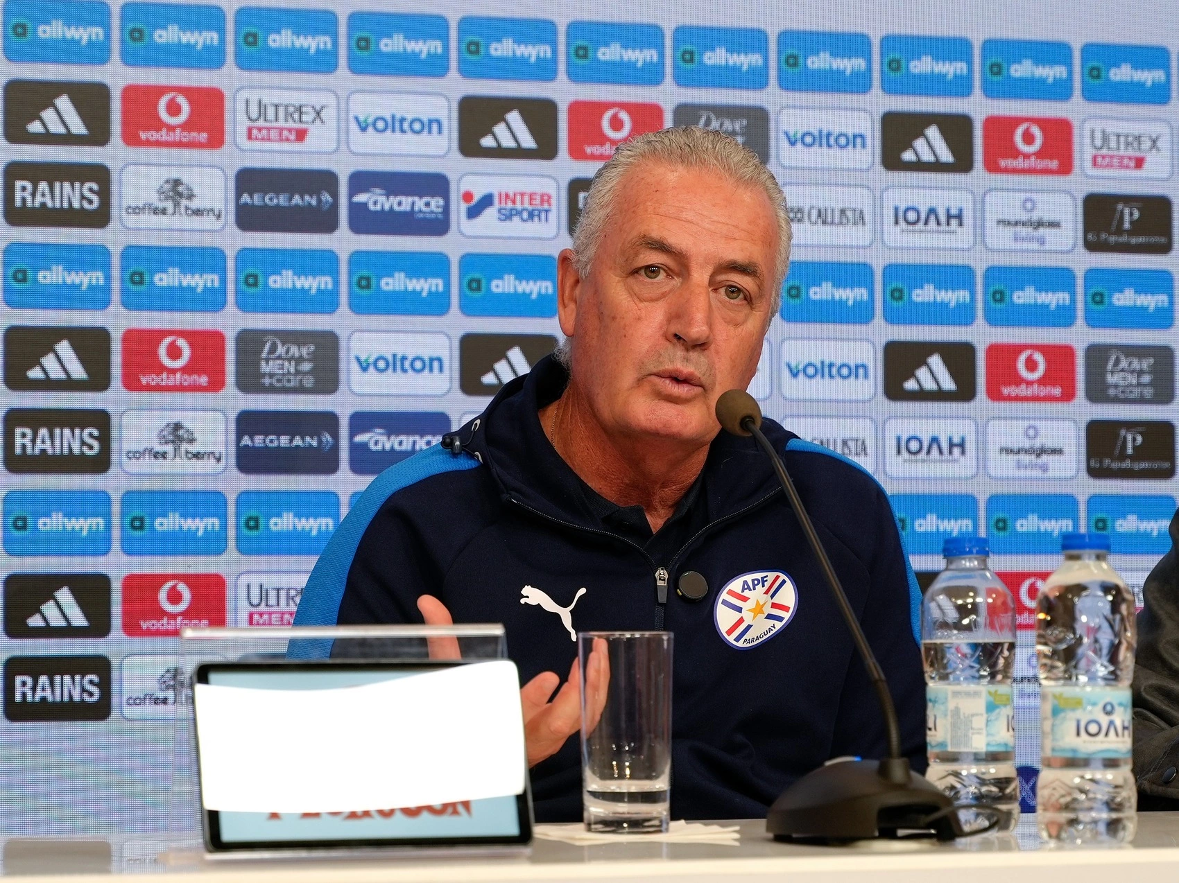 “Los que hoy están aquí no tienen garantizado ir a la Copa del Mundo", sostuvo. Foto: APF