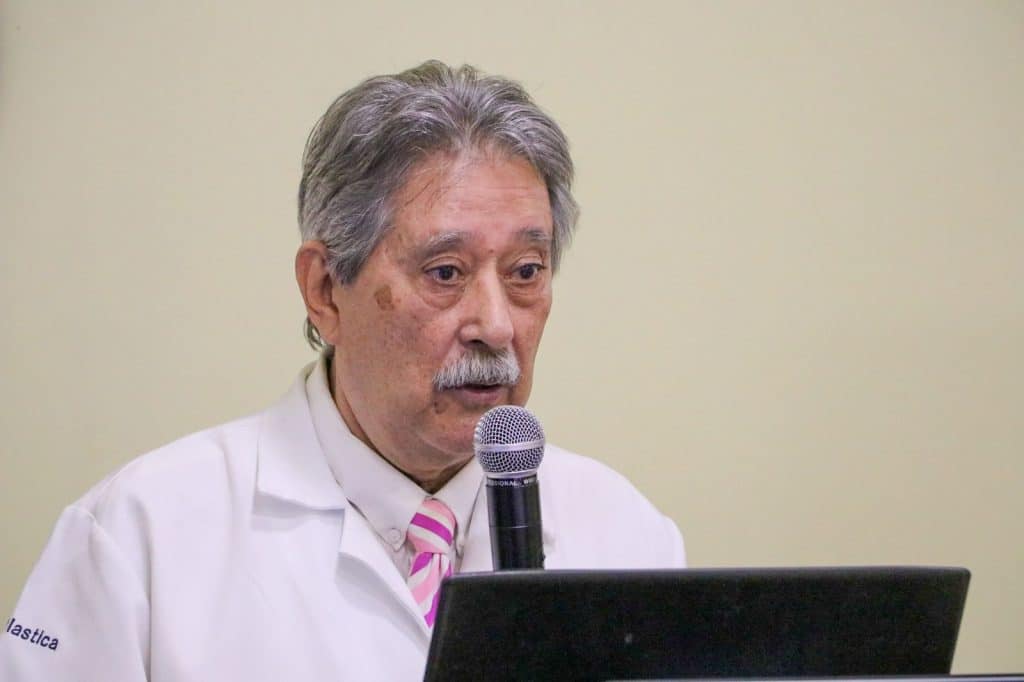 Doctor Jesús Marín, especialista en reconstrucciones.