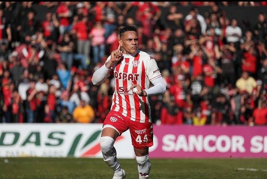Jonatan Álvez, jugador uruguayo que chutaba para el Unión de Santa Fe. (Instagram @jonatanalvez86)