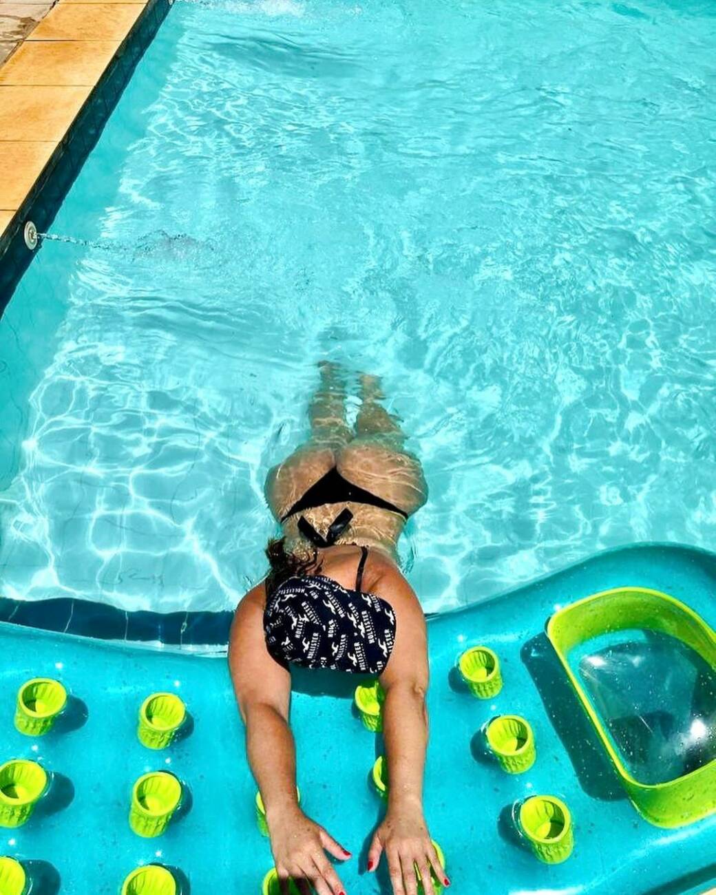 Ondina Cantero, pileteando en Navidad. @ondican