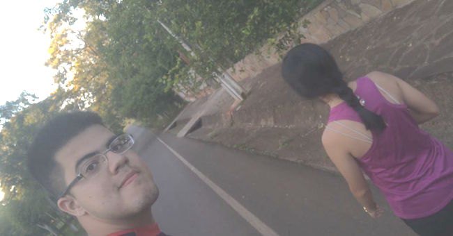 Carlos Flecha muestra el sitio donde vivió esa experiencia paranormal.
