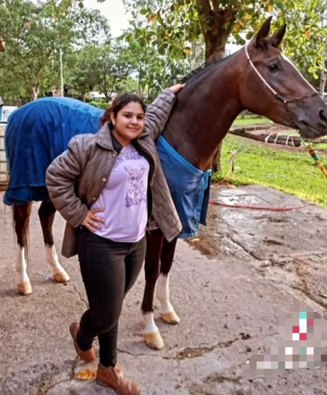 La campeona "Larissa Riquelme", junto a su dueña Maiha. (Foto: gentileza)