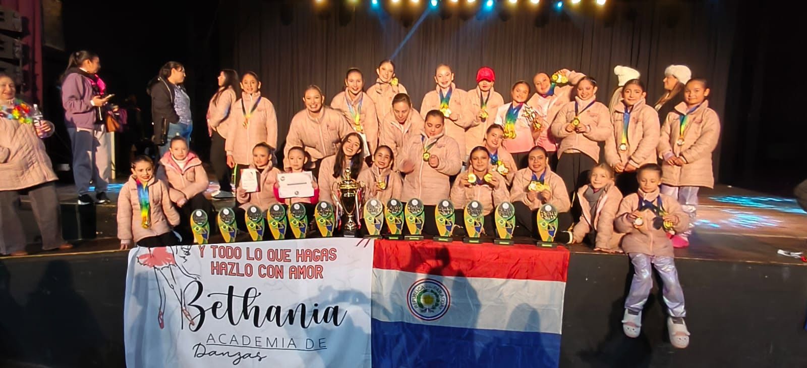 Las bailarinas viajaron para participar de una competencia. Foto: Facebook