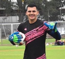 Actualmente compite con Antony en el puesto.