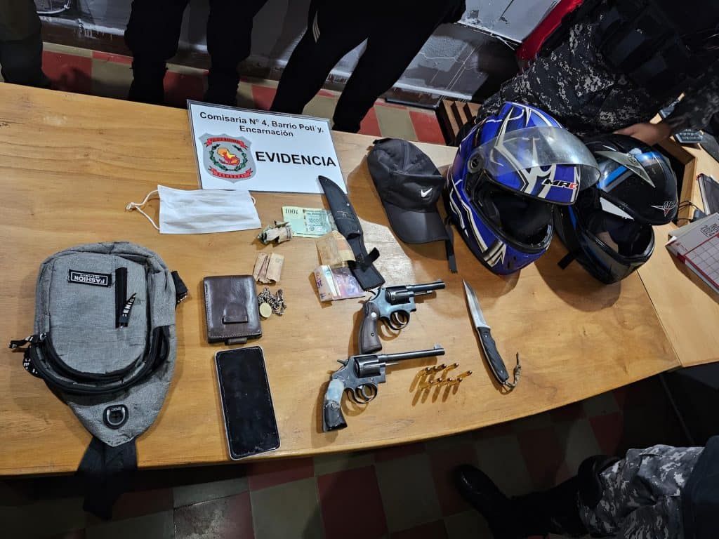 Armas, municiones y otros objetos incautados durante el operativo quedaron a cargo de laFiscalía.