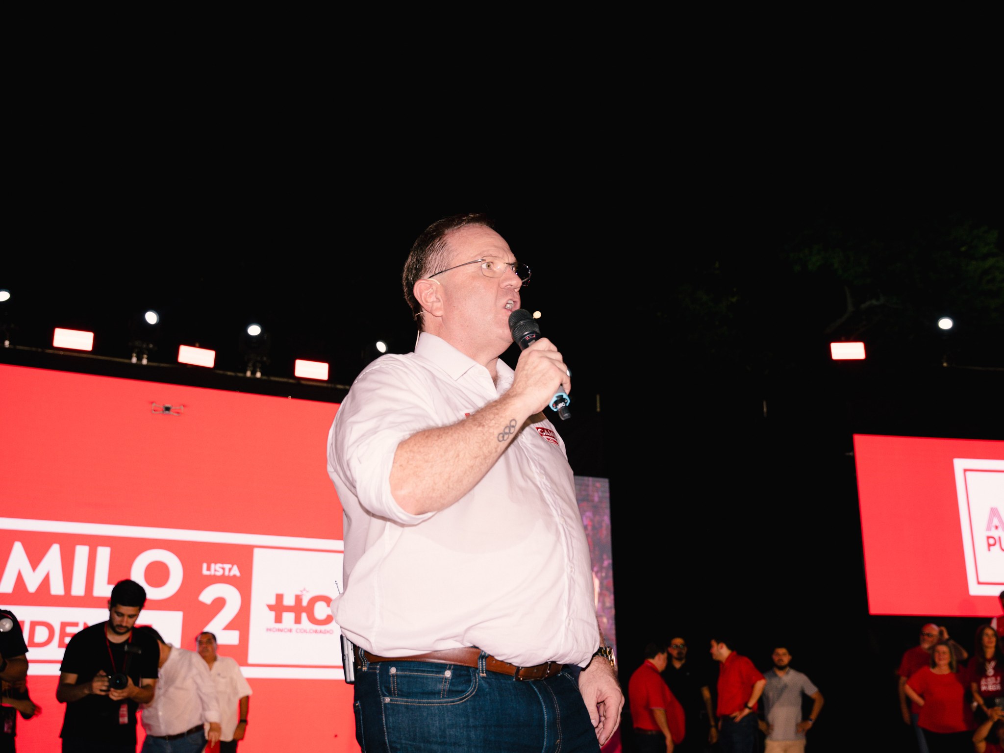Ante una multitud, Camilo Pérez lanza campaña por la intendencia de Asunción. Foto: Gentileza