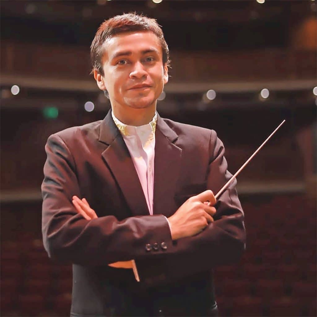 Se graduó con honores en la especialidad de Electrónica Industrial y, a los 19 años, obtuvo el título de profesor titular de Teoría de la Música. Hoy Cirilo es voluntario en las Aldeas SOS.