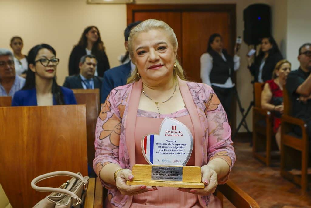 Gloria Machuca, jueza de paz y ganadora del concurso.