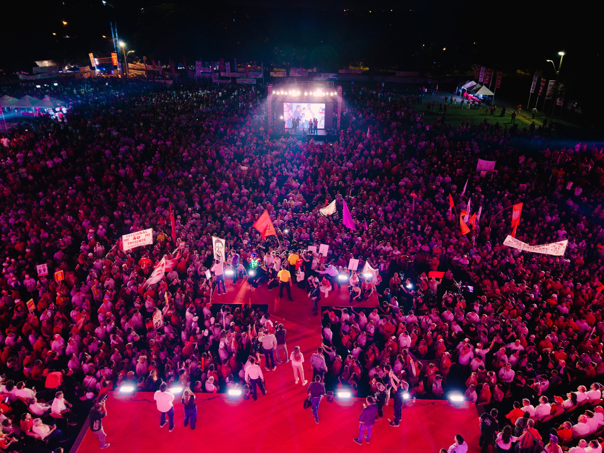Una multitud acompañó el lanzamiento. Foto: Gentileza