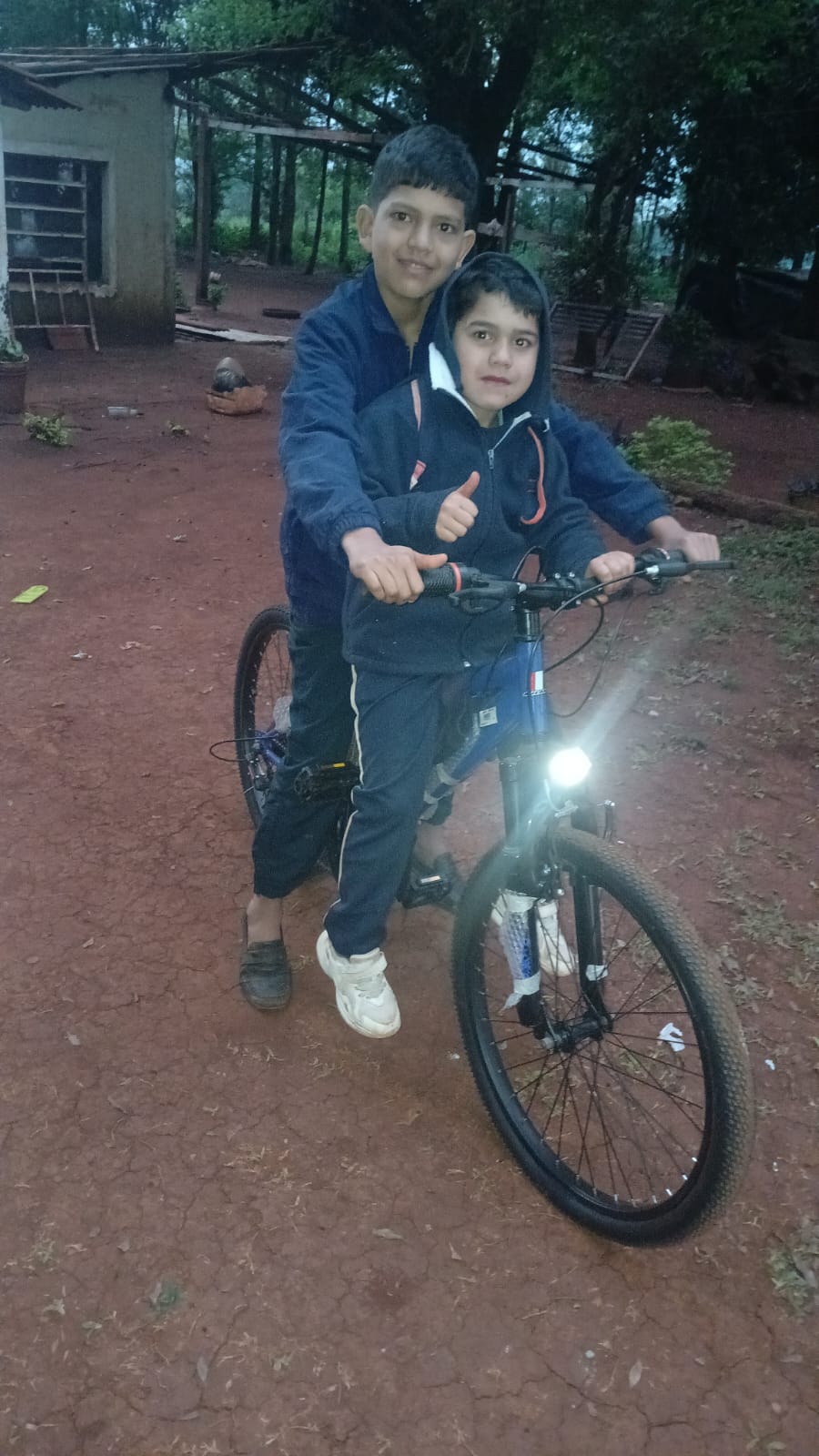 Ovy'a los niños por su regalo.