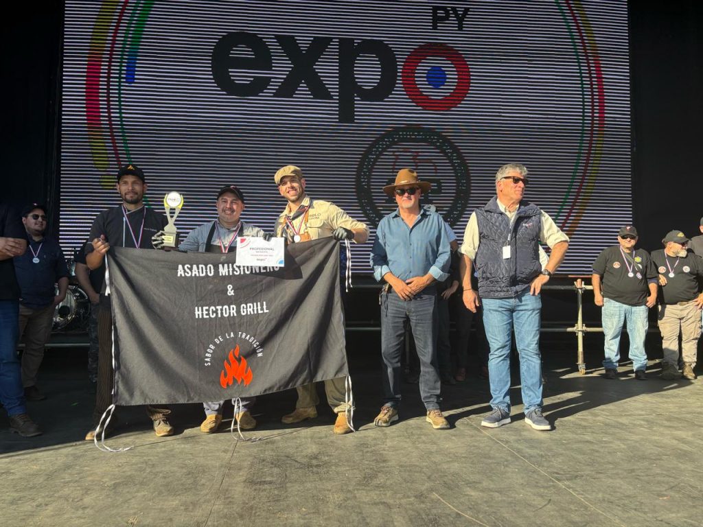 Equipo Asado Misionero, primer puesto en la categoría profesional.
