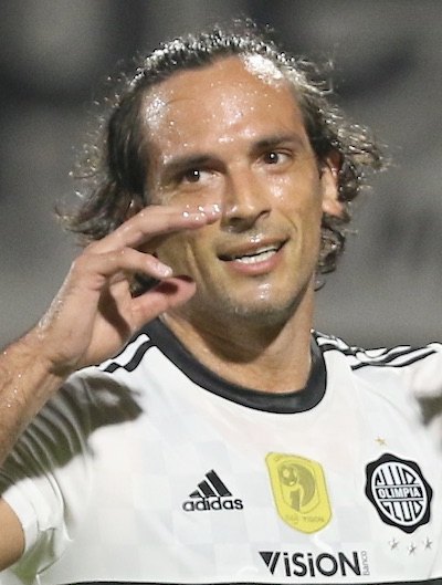 Roque Santa Cruz, delantero.