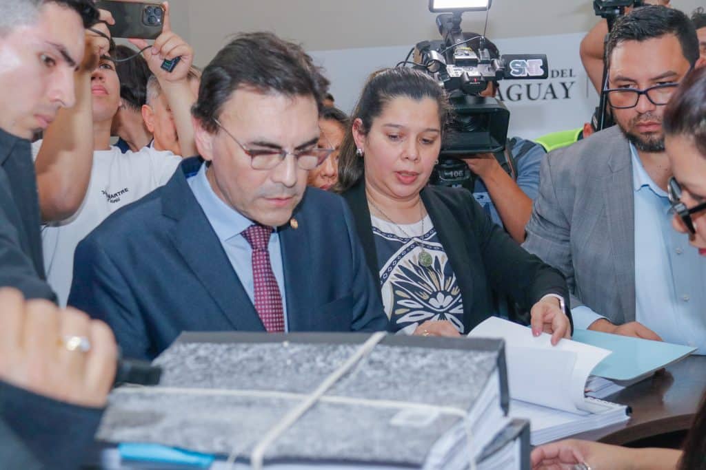 El intendente Óscar "Nenecho" Rodríguez renunció luego de la presentación del informe de Carlos Pereira (foto), interventor de Asunción.