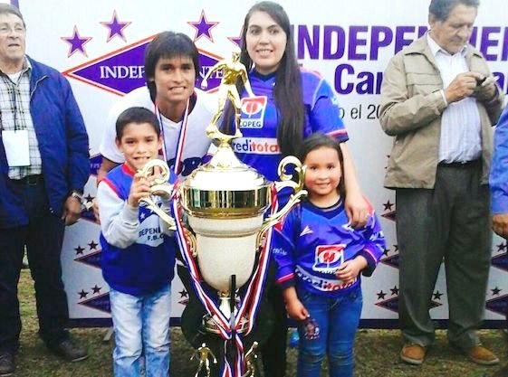 El pelotero campeonando con el club que lo vio nacer futbolísticamente.