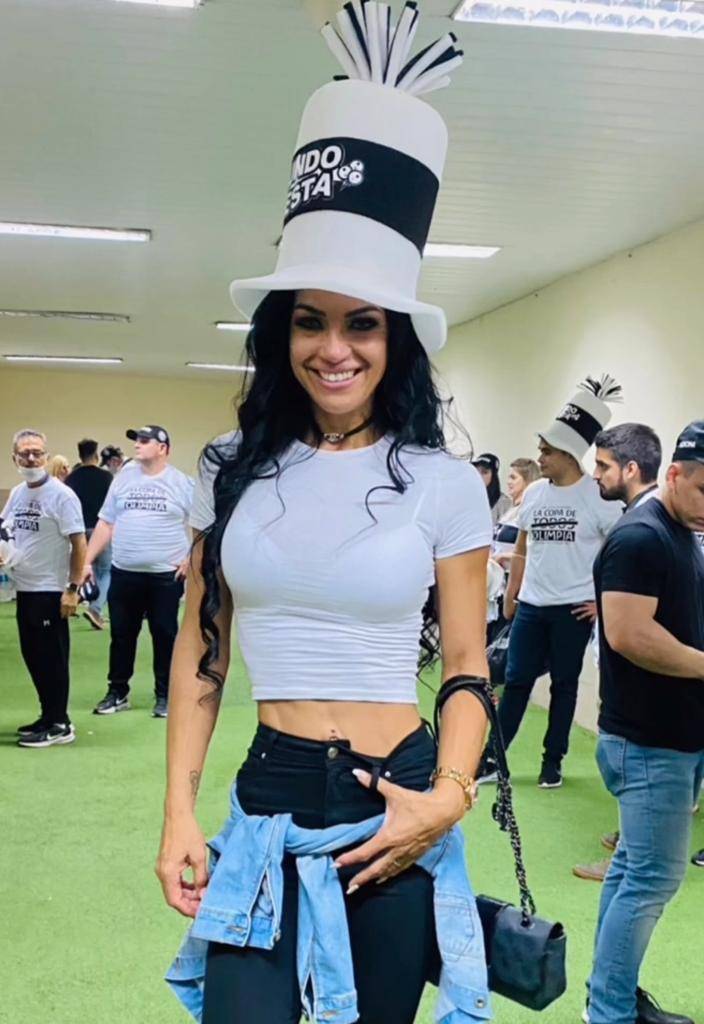 Gloria Vera, fanática cerrista en el pasado, hoy es fanática olimpista, claro, apoyando al marido esté donde esté. @gloriaveravera