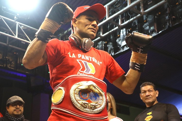 El campeón está librando la batalla más valiosa de su vida. No quiere perder.