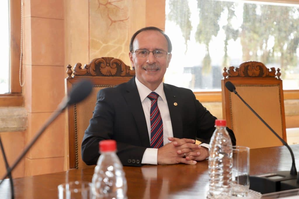 Añadió que las propuestas están siendoevaluadasen conjunto por las Fuerzas Militares, elConsejo de Defensa Nacional(CODENA) y elMinisterio de Defensa.