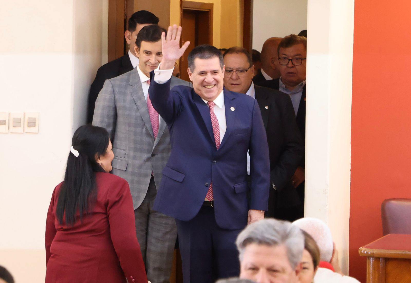 Tras recibir alta médica, Horacio Cartes agradece apoyo recibido. Foto: Redes