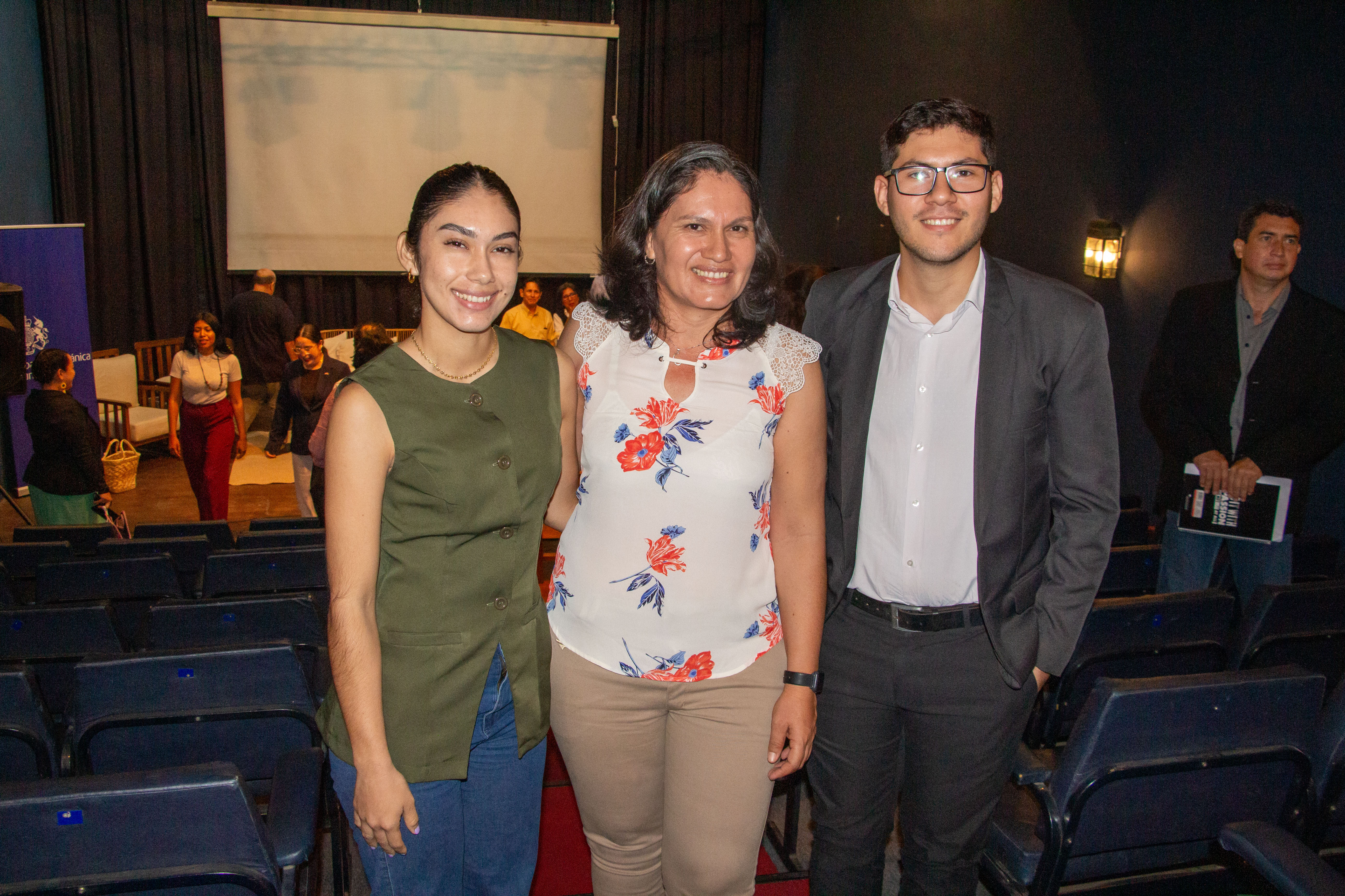 Lourdes Montiel, Cyntia Martínez y Rubén Benítez.