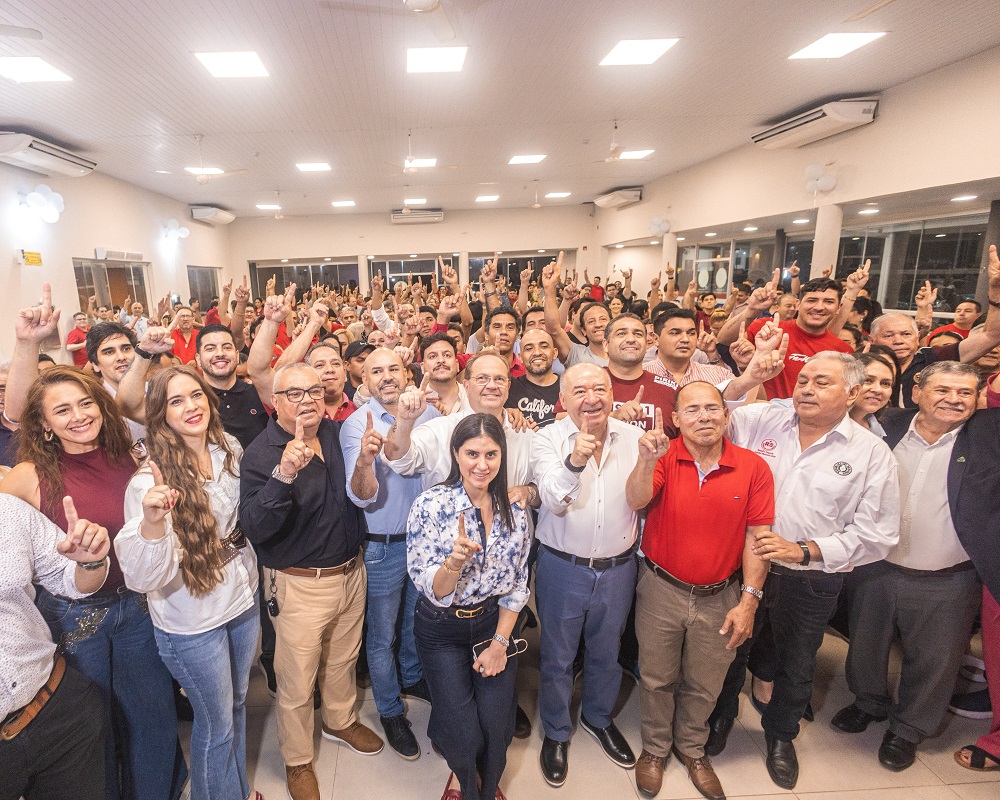 Los candidatos compartieron con la dirigencia capitalina. Foto: Gentileza