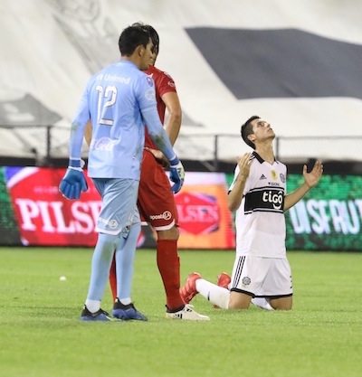 CUMPLIÓ. El juvenil Nicolás Morínigo debutó en Primera y de gran forma.
