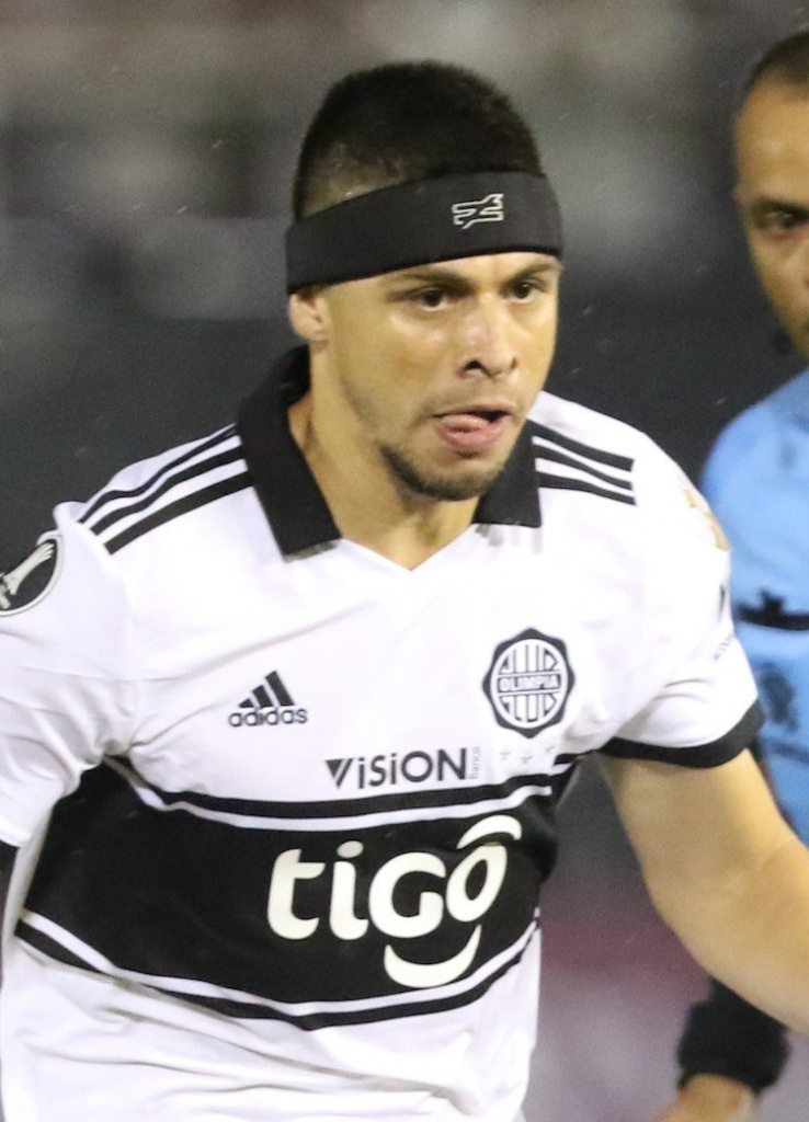 Rodrigo Rojas, volante.