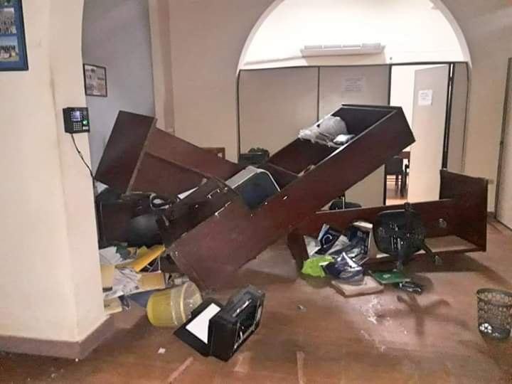 VIOLENCIA. Destrozos ocasionados en las instalaciones del club.