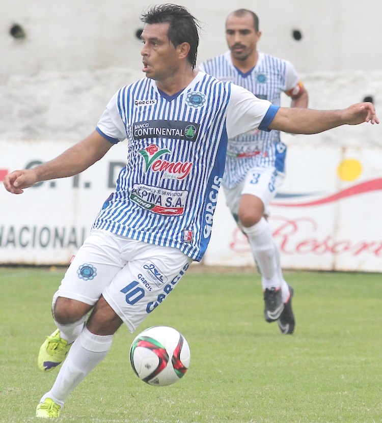 Raúl, cuando jugaba para el 12 de Octubre de Itauguá, uno de sus tantos equipos.