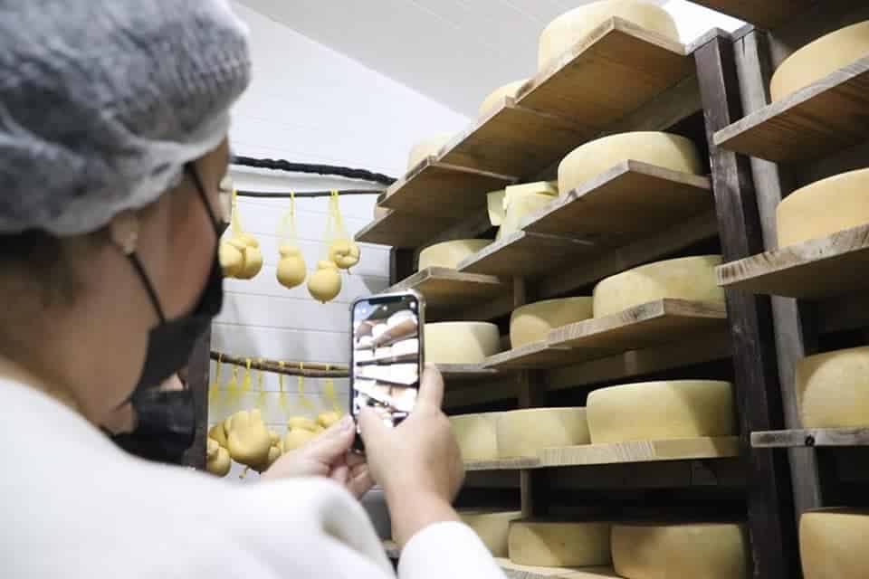 Tour del Queso en Piribebuytambiésn estará disponible el viernes y sábado, permite conocer una fábrica local y degustar variedades artesanales hechas con recetas tradicionales.