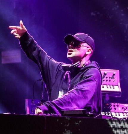 Con solo 24 pirulos, Bizarrap es el nombre del artista del momento a nivel mundial. (Foto: bbc.com)