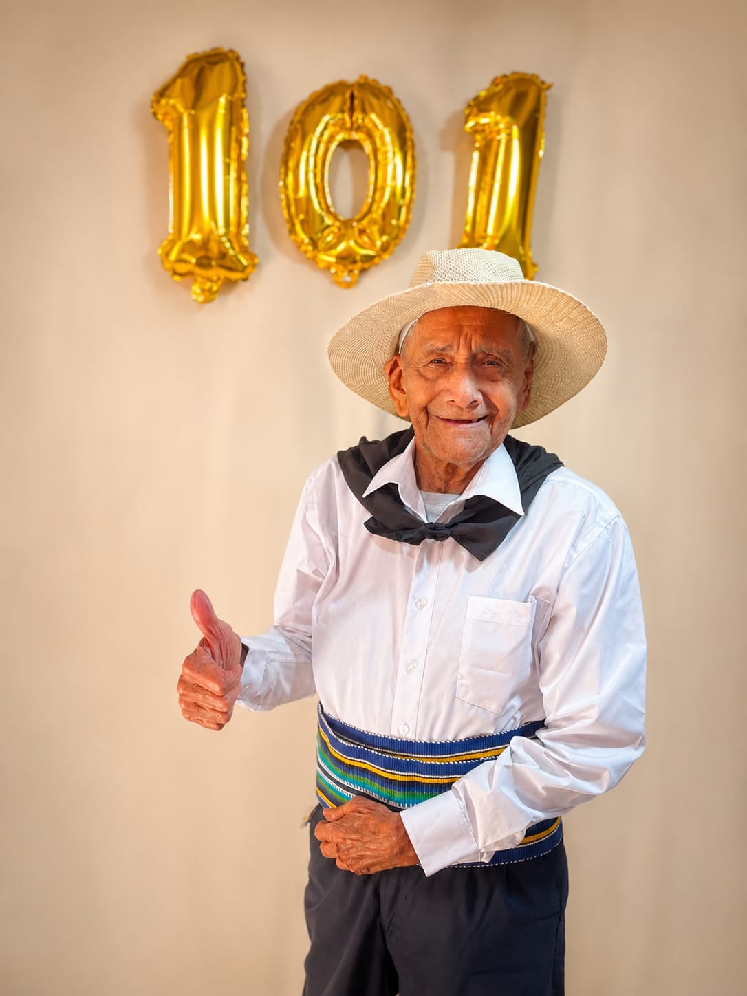 En la ciudad de Nueva Italia, don Fermín Medina celebra 101 años. Foto: gentileza