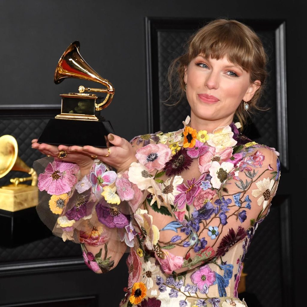 Taylor Swift, nominada y también presentadora.