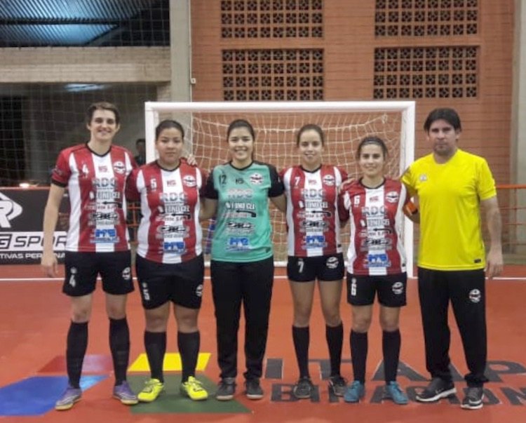 En su etapa de jugador, Luis fue uno de los 2 peloteros que jugaron los 3 Nacionales que se hicieron en Presidente Franco.