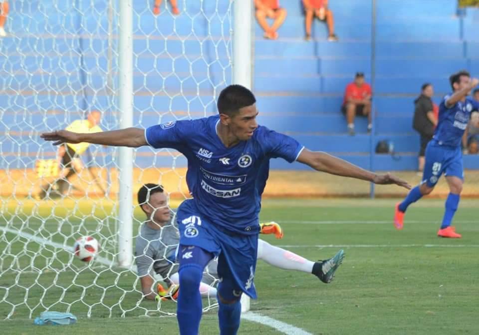 El día de su debut en primera con Sol, convirtió su primer tanto.Crédito: Gentileza Osmar Fernández