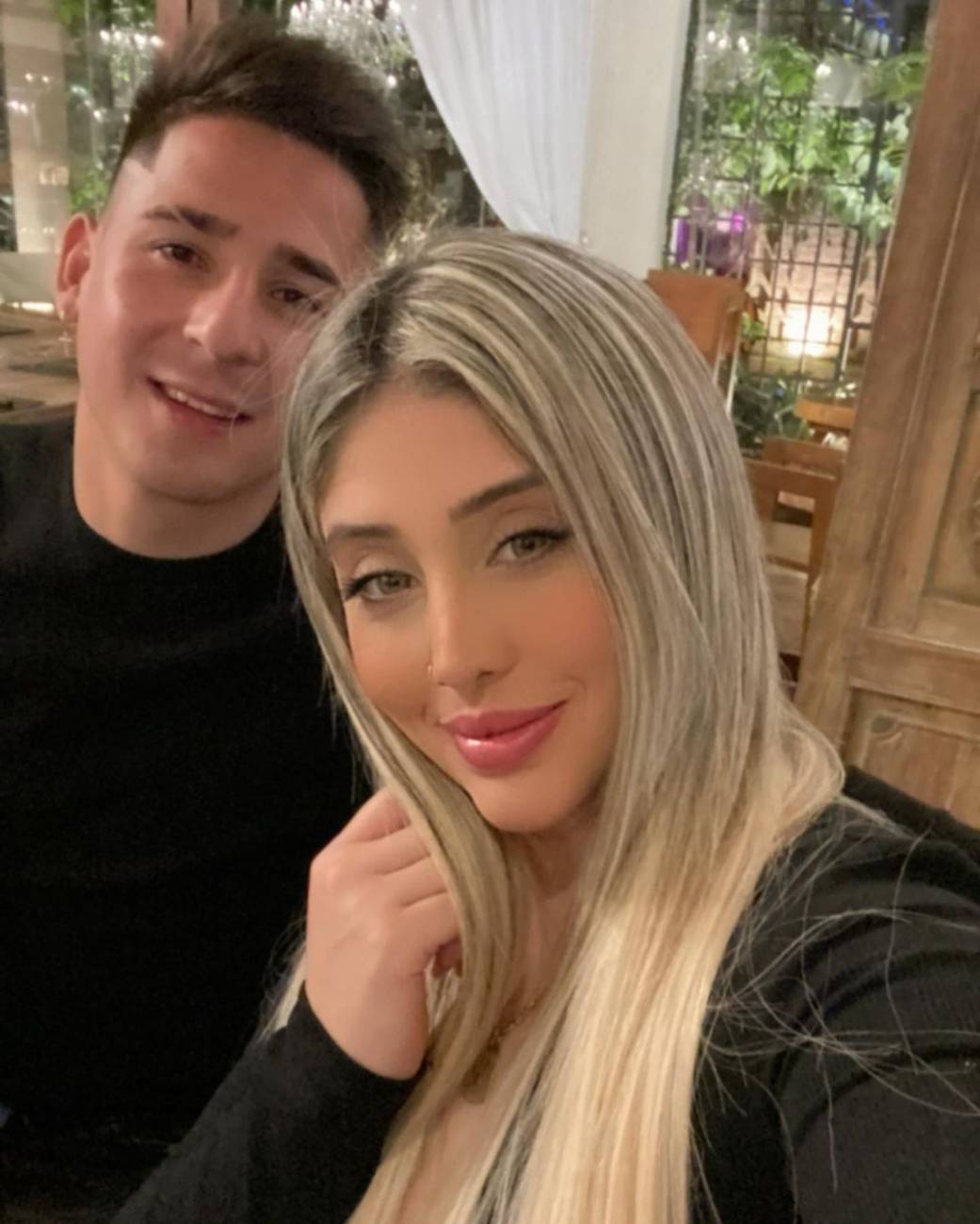 Guillermo Paiva y su doña, Yess Riveros, la del club de fans. (FOTO: @yesseniariv)