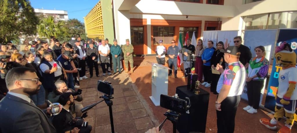 El gobernador de Itapúa, Javier Pereira, hizo votos porque esta llama que en Itapúa inicia su recorrido por todo el territorio nacional sea un símbolo y el inicio de la ansiada descentralización del país.