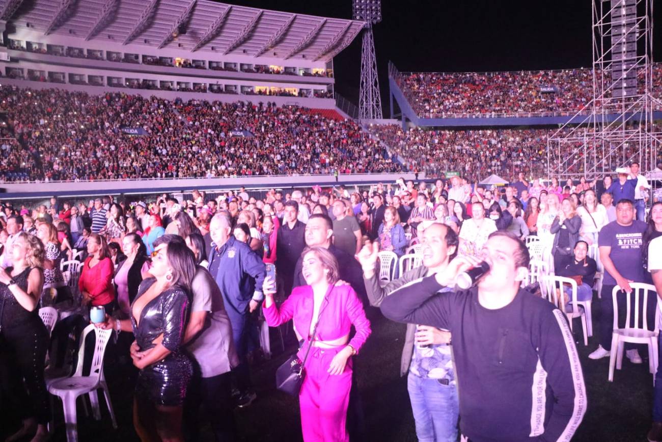 Una multitud se congregó anoche en La Nueva Olla para el concierto. Foto: Cristóbal Núñez/Crónica/NaciónMedia