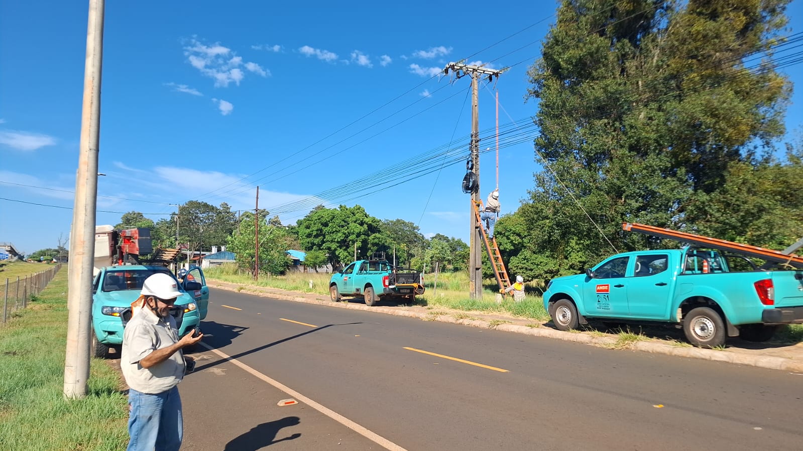 Si bien la energía solar brinda ahorro y cierta independencia de la red eléctrica convencional, aun así se debe seguir teniendo el servicio de la ANDE como respaldo.