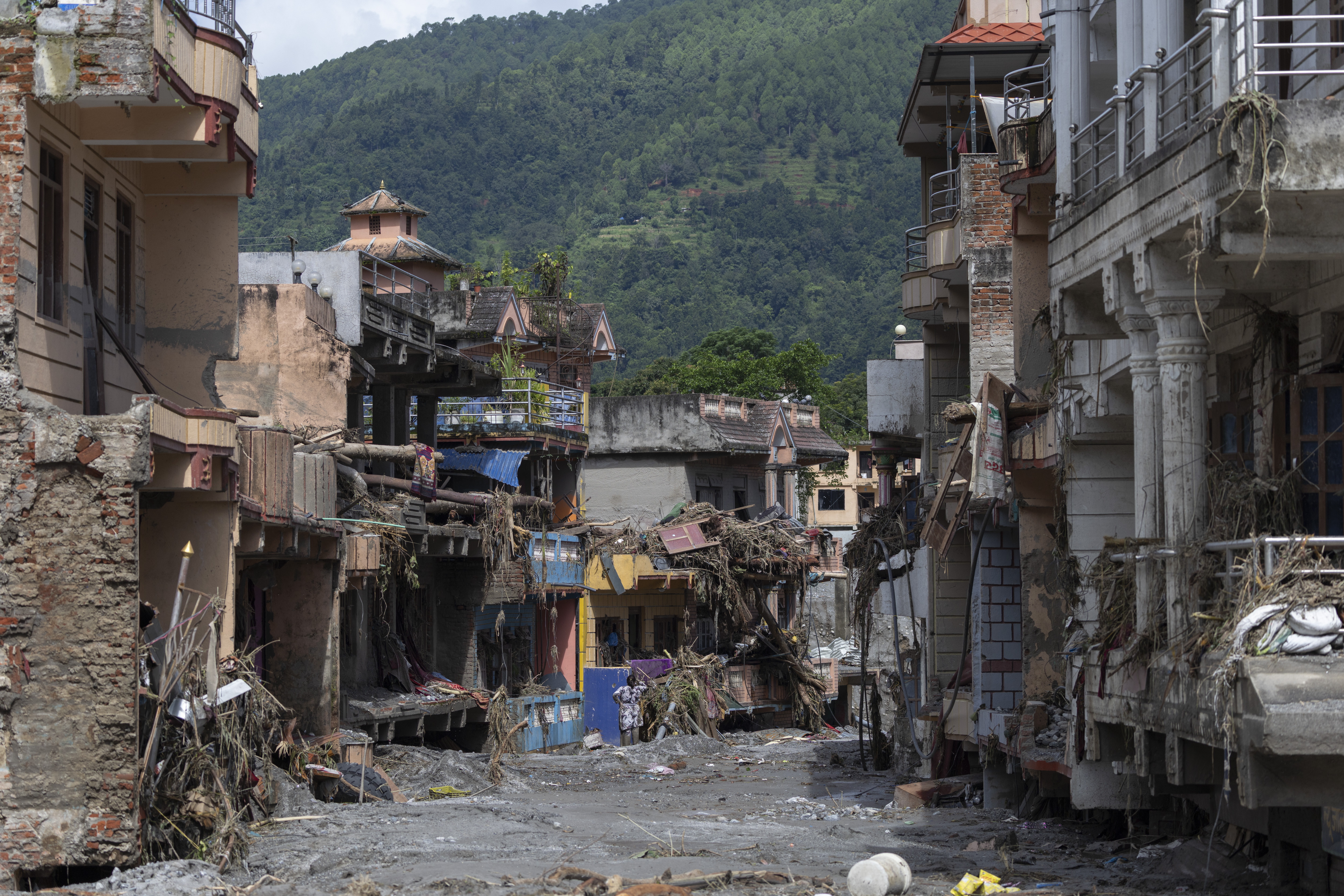 Villa Devighat, en el distrito de Nuwakot, en Nepal. Un millar de personas siguen desaparecidas tras el impacto de la riada del miércoles por la mañana.