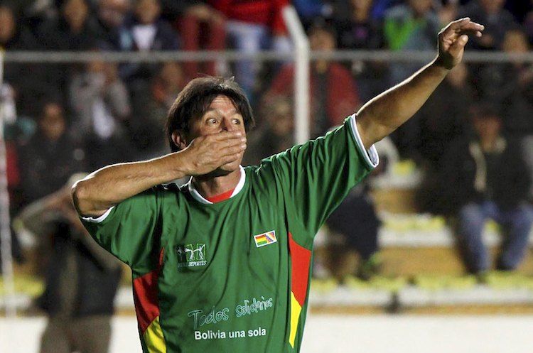 Ramallo festejando un gol con la casaca de su selección.
