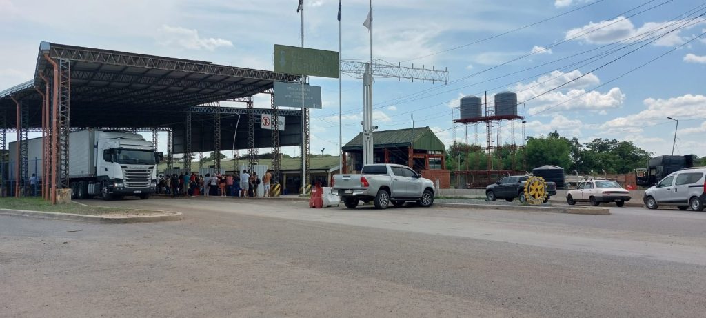 Las gestiones de migraciones y aduanas son mas ágiles por la falta de paraguayos que salen en masa a la Argentina.