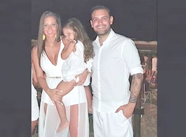 El chef Óscar Pintos y su familia, en Playa Ingleses de Florianópolis.