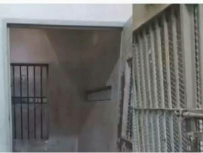 Esta es la fachada de la celda 4 en la que se encuentra detenido L-Gante. (Captura de vieo)
