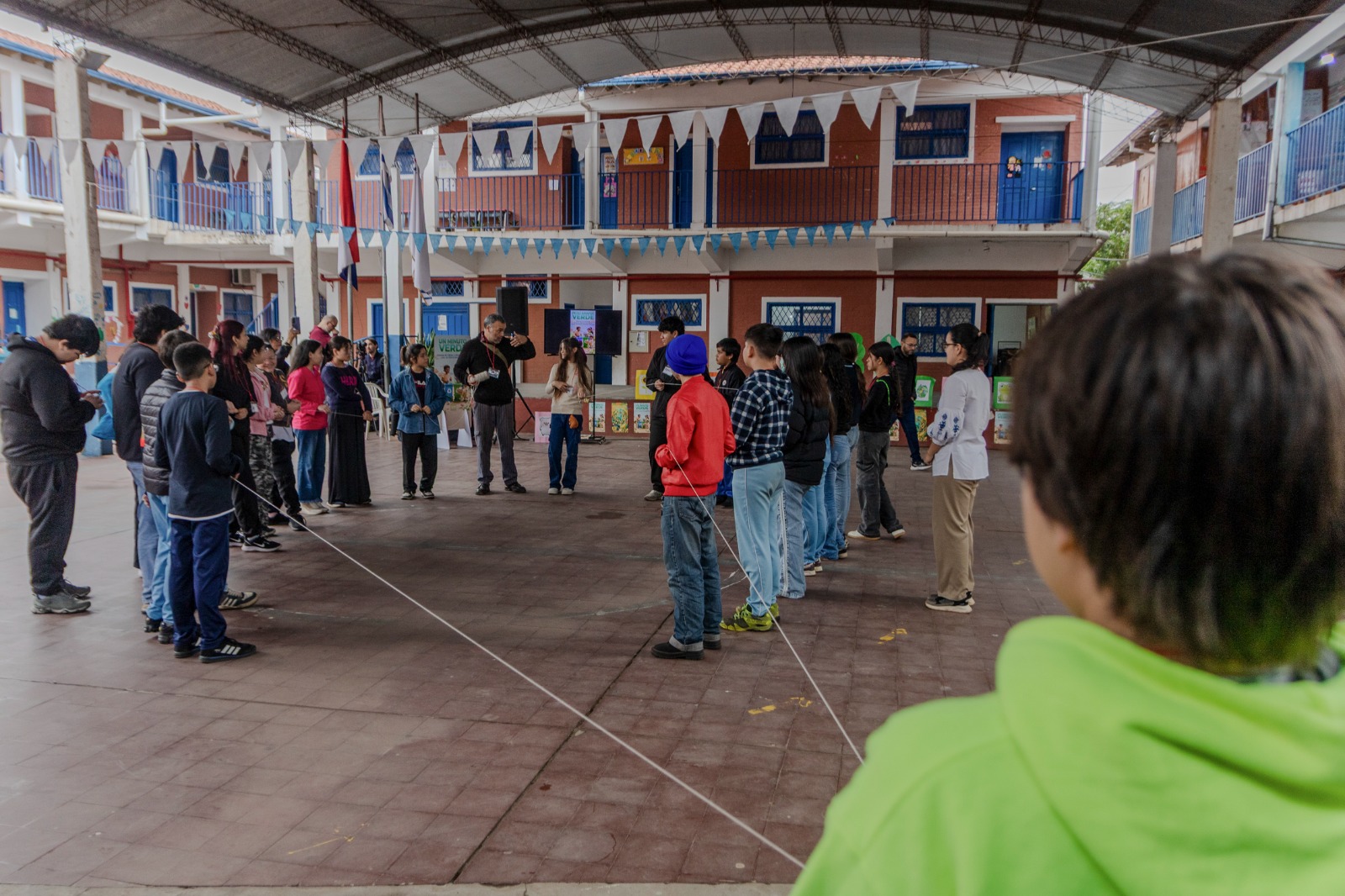 Niños y jóvenes de un colegio de la capital del país participaron de un taller. Foto: gentileza