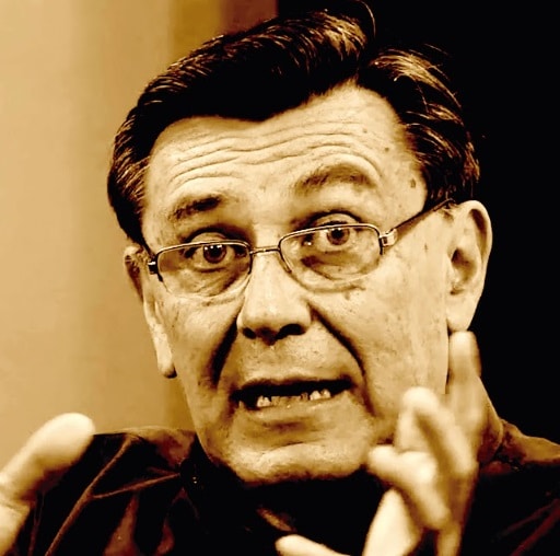 Mario Rubén Álvarez registra momentos
vividos en la profesión en sus poemas