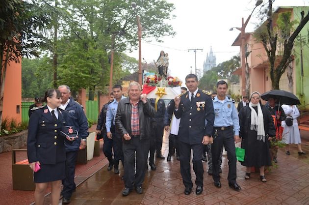 En San Lo cargaron a la Virgen hasta la Catedral en procesión. Foto Gentileza